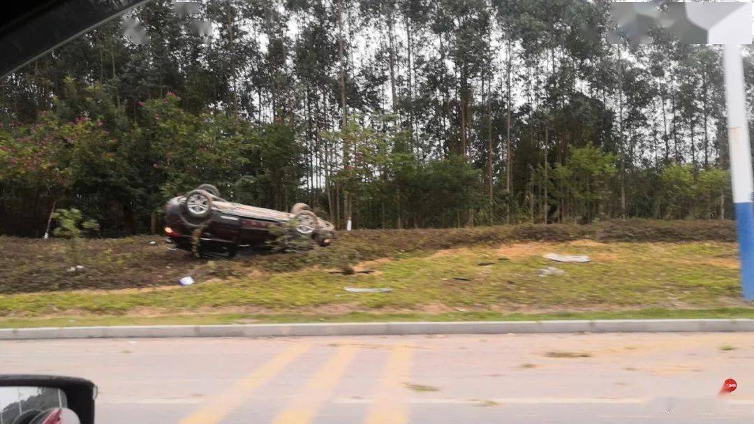 钦州小董路段惊魂6秒毛骨悚然网友不敢打方向一打家完了