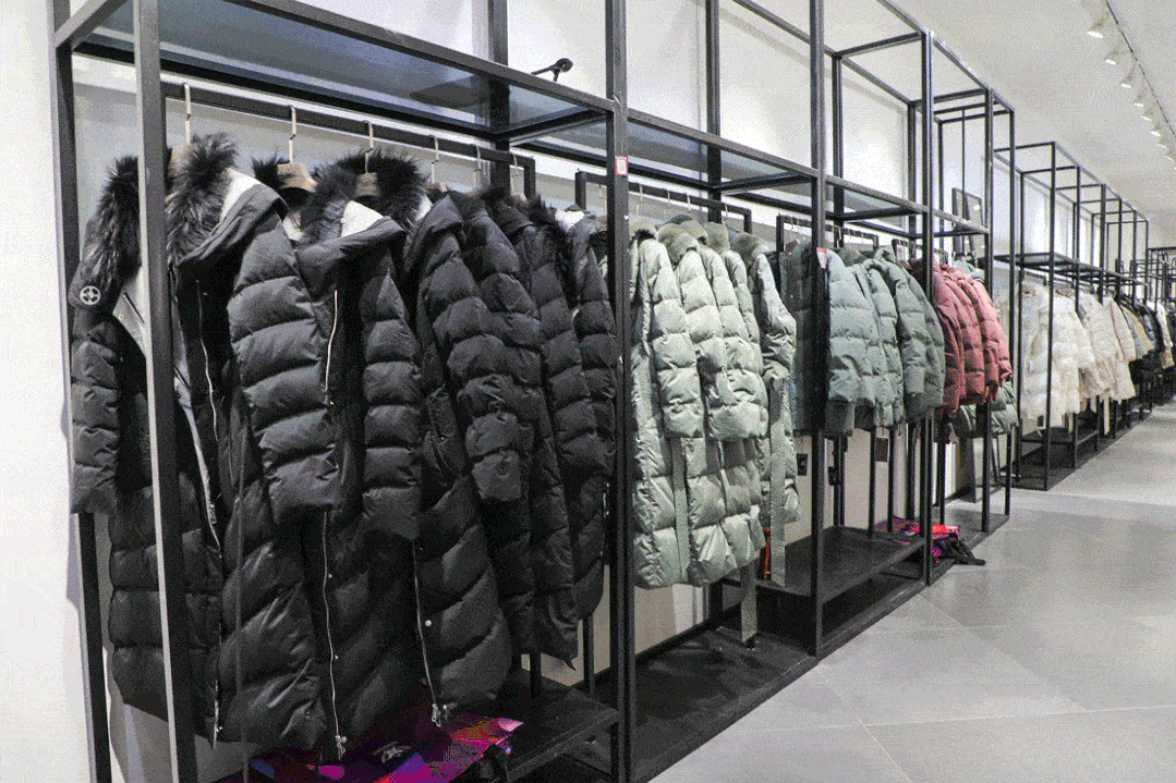 一年只开3个月5000㎡的高性价比服装店实现万元级大衣自由