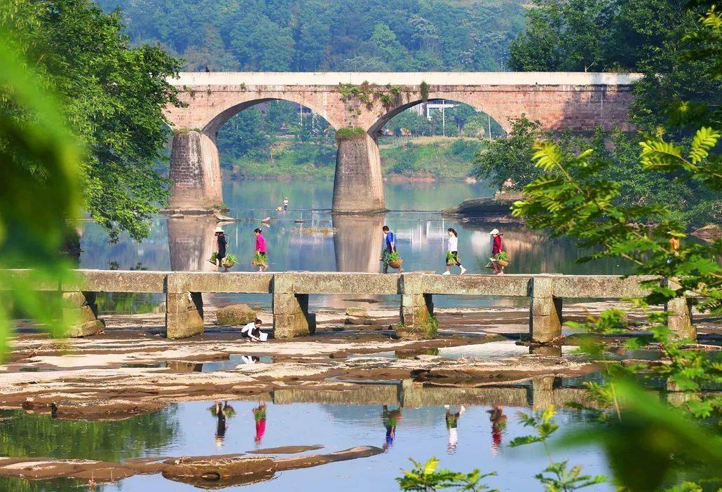 推出10期《2020垫江记忆》垫江县融媒体中心汲取温暖和力量触动着我们