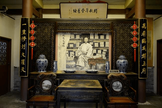 一幅是恩师之子,好朋友刘墉所作的"两登耆宴今犹健,五掌乌台古所无.