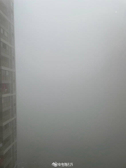 成都大雾 四处白茫茫一片