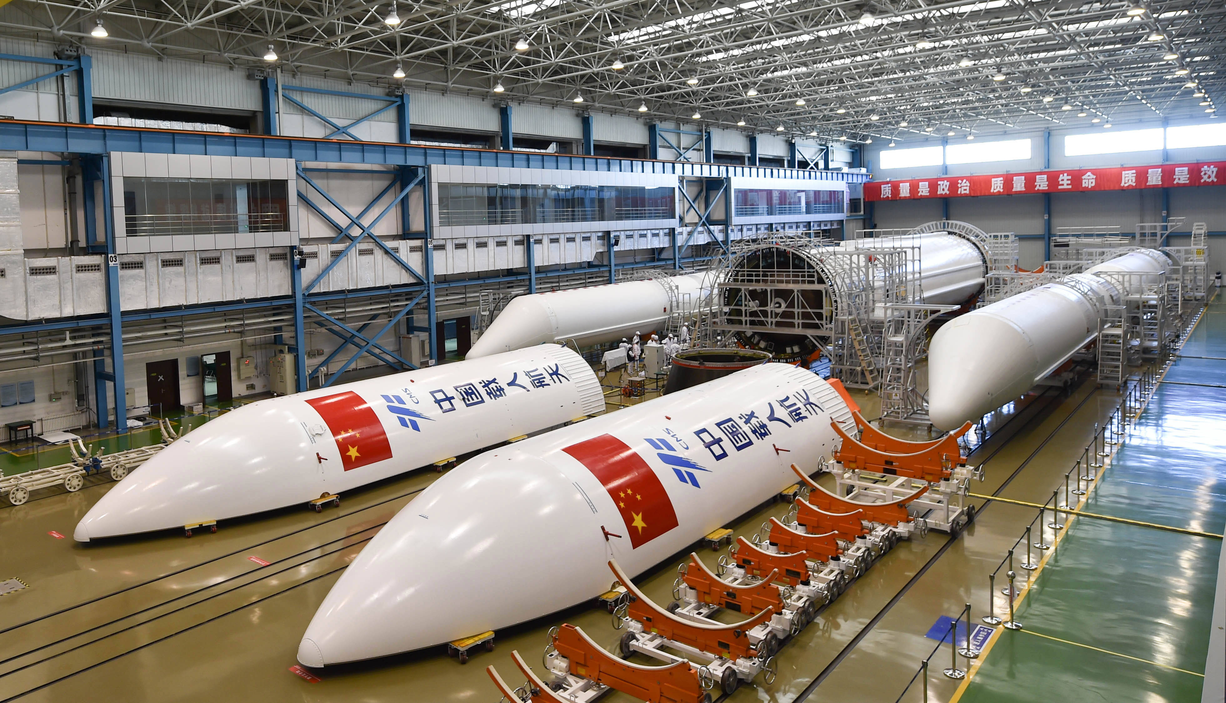 航天科技集团一院天津大运载基地长征五号运载火箭总装车间(资料照片)