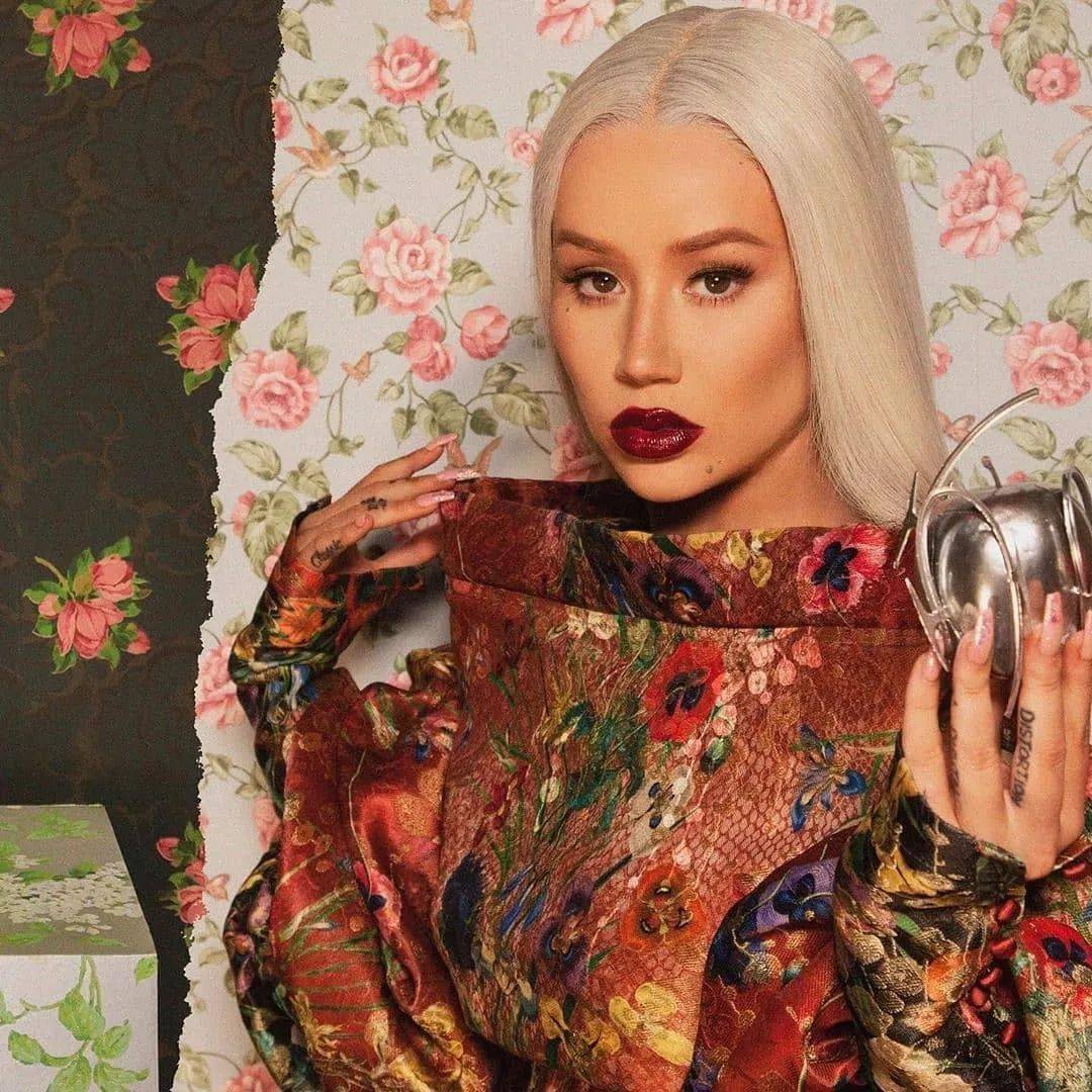 圣诞节iggy azalea和自己的儿子单独过,还把圣诞老人请到家里来和