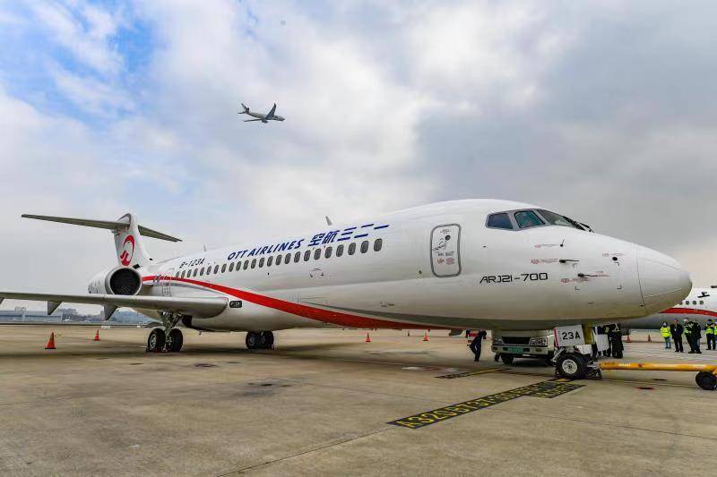 东航旗下一二三航空公司正式运营,首个航班客座率超九成