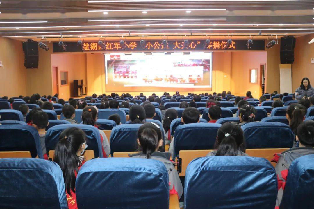 山西运城盐湖区红军小学举办跳蚤市场,助力公益发展
