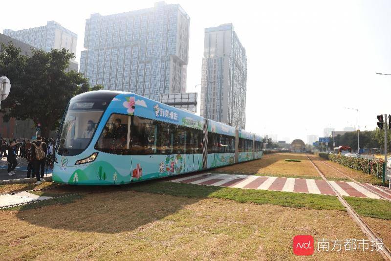 黃埔區首條有軌電車1號線(地鐵香雪站—新豐路站)正式全線開通運營.