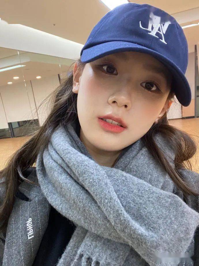 因粉丝们想看原相机自拍,就用手机自带相机拍照的这位女团爱豆!