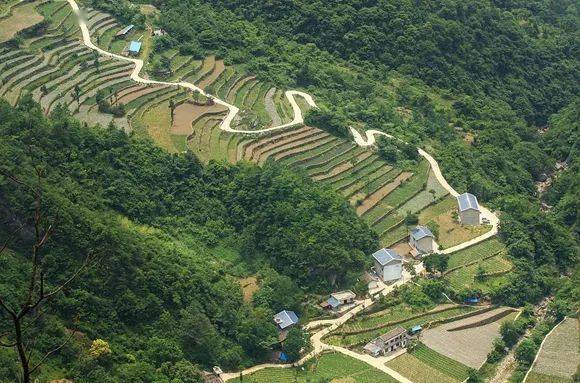 黄瓜山烂泥沟 钟新兰/摄《土家儿女欢迎您》万州区恒合土家族乡石坪村