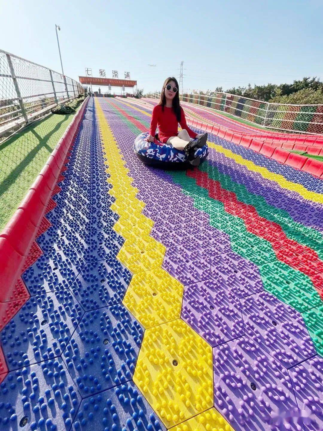 惊爆深圳top①网红七彩滑道空降沙井震撼超刺激