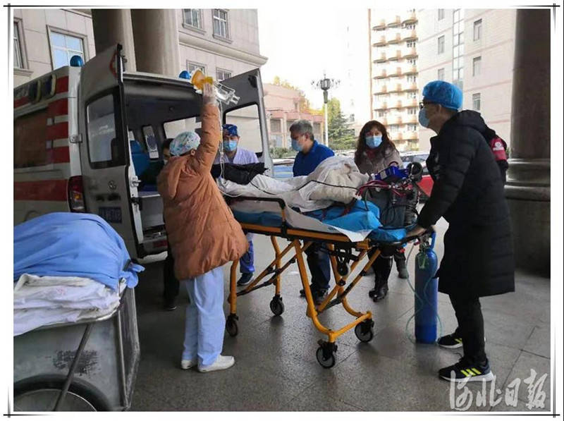 河北23名医护人员6小时抢救联手救回患者