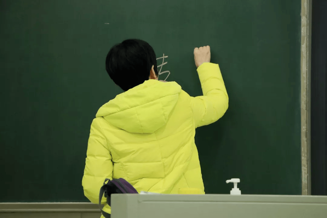 你的背影是中南最美的风景线