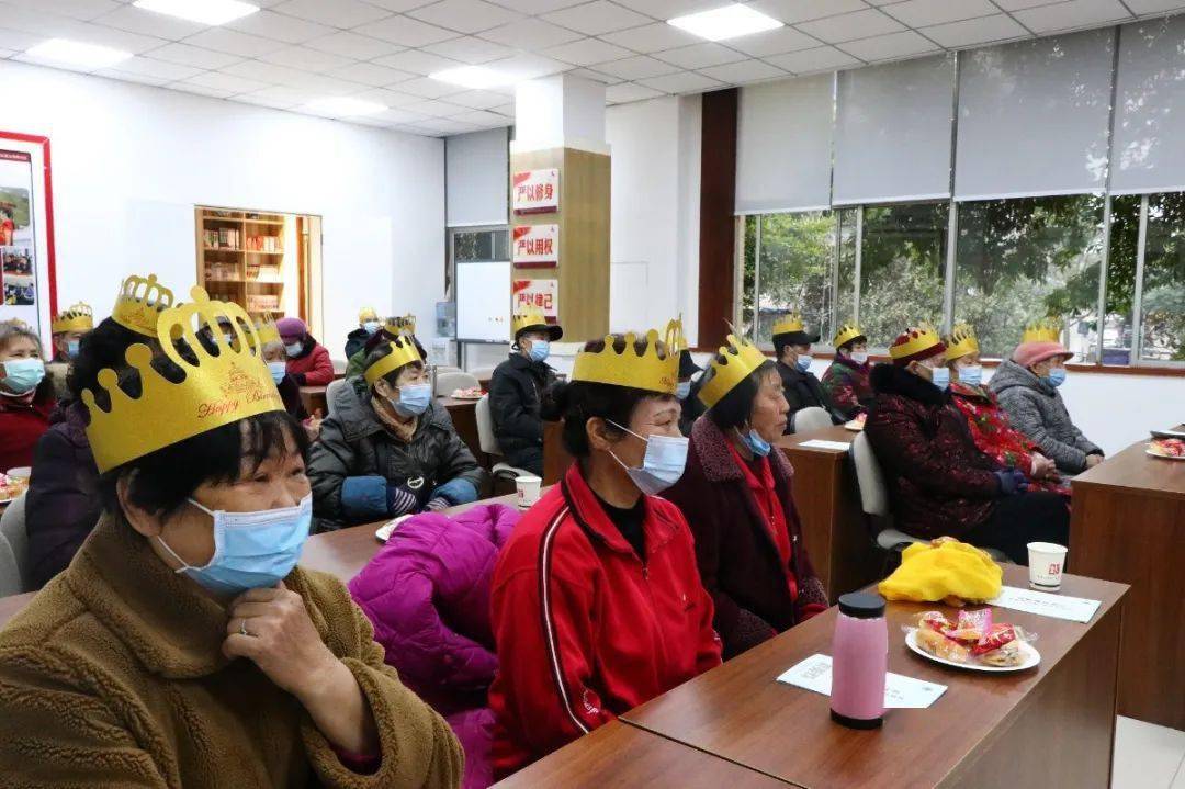 龙寿路社区开展"老友记"第四季度生日会暨庆元旦活动