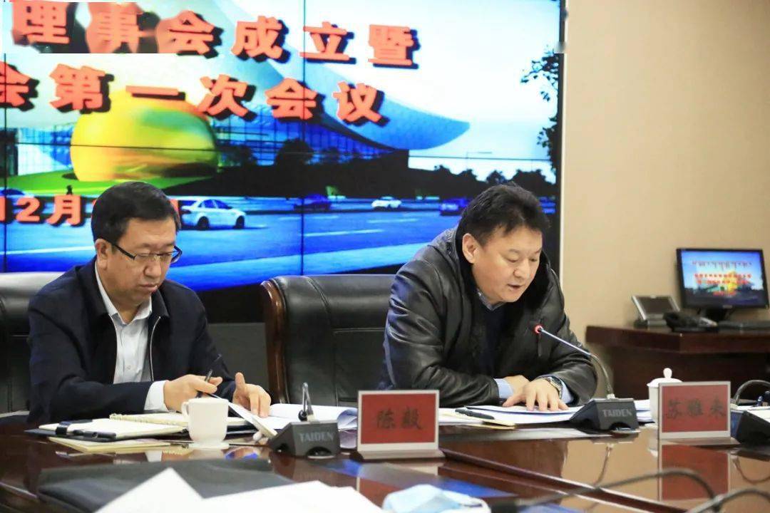 会上,介绍了内蒙古科技馆第一届理事会候选人简历,对理事候选人的产生