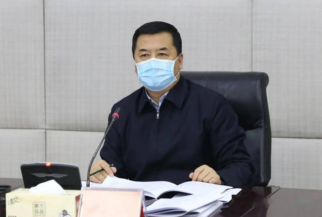 何忠华主持市政府常务会讨论"两会"相关报告