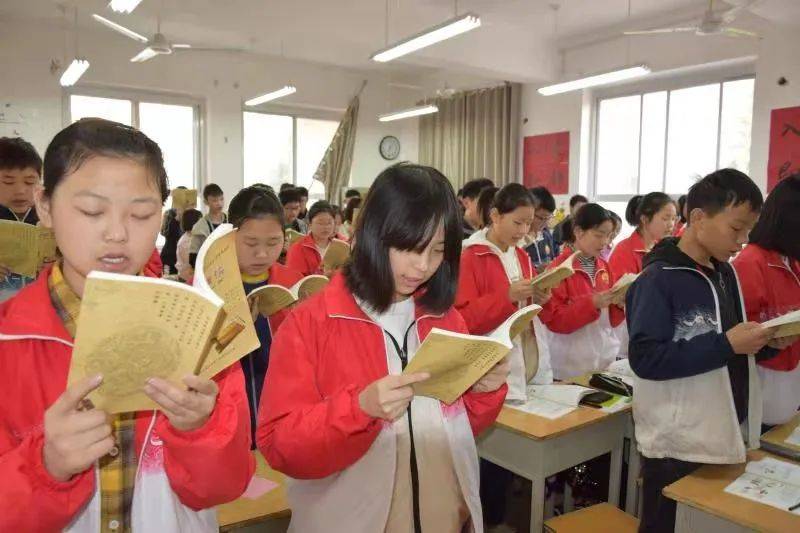 城关三中:奋力跋涉三十载 凝心聚力花更妍