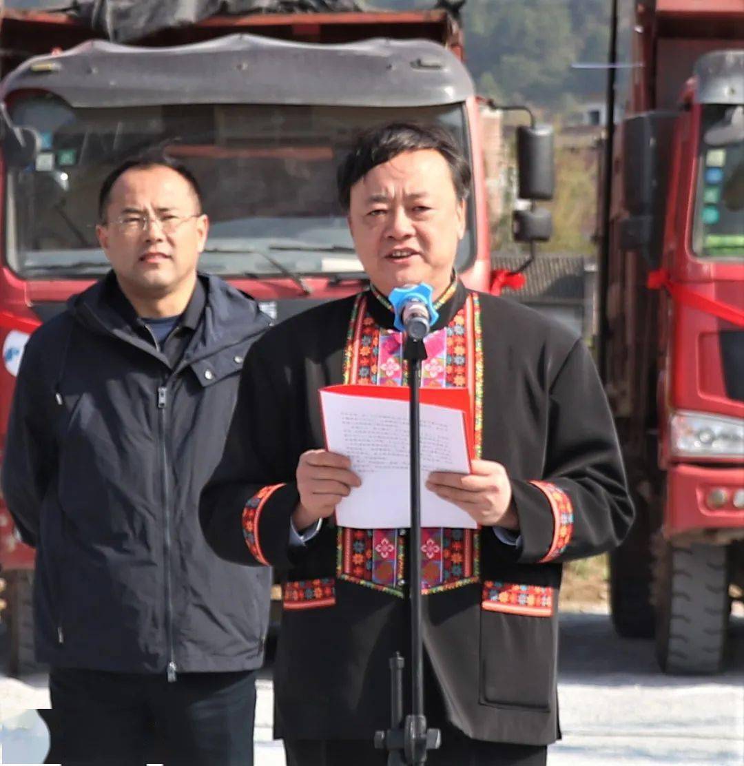 广西交通投资集团桂林至钟山高速公路岳圩口岸联线公路同日开工