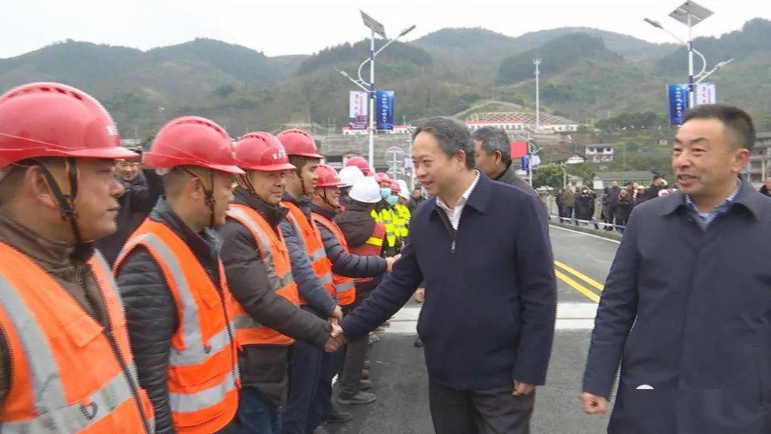 黔江区委副书记,区政府区长徐江,区领导姚登惠,孙章华,杨通胜,曾益成