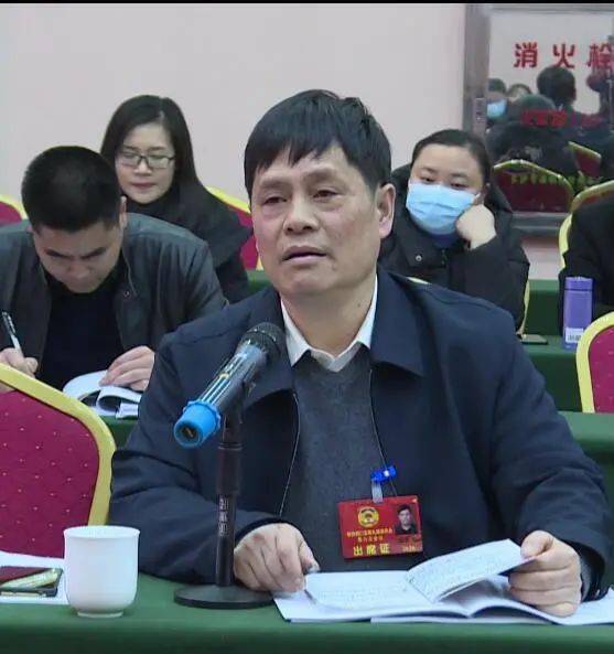 艾方毅参加县政协第一联组讨论