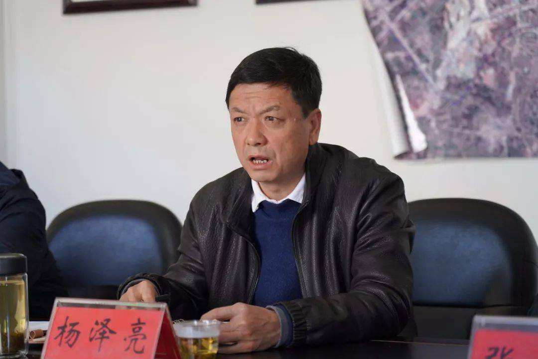 杨泽亮指导金牛镇村社区两委换届选举工作