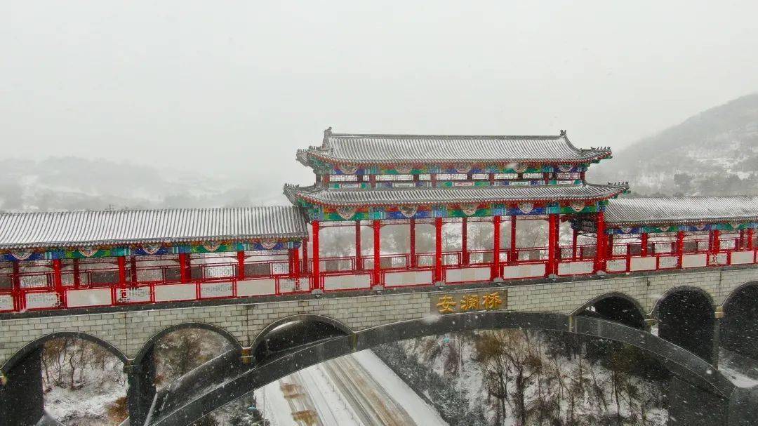 突降大雪岚山美在景更美在人