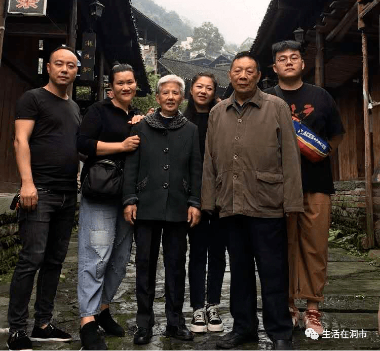 古道乡情何氏家族团圆记