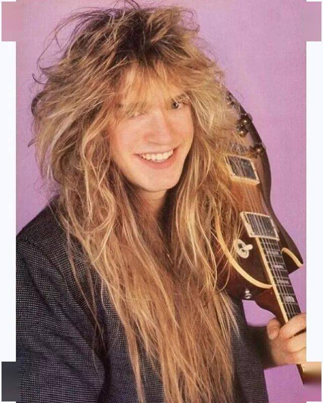 没想到他竟然也是个鲜肉?