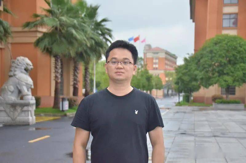 2021年元旦高安二中陈卫国校长新年致辞