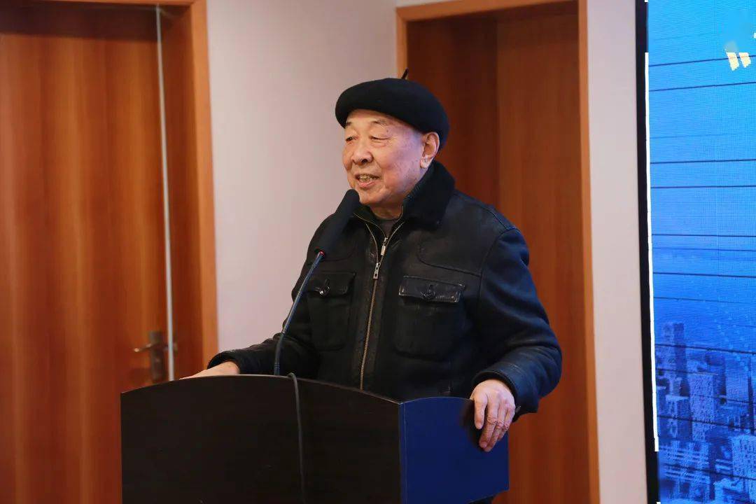 袁浩教授顾维平老师结合自身丰富的教学经验谈到,作为一名具有近40