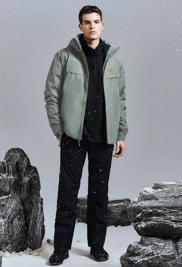 刘雯代言,万元一件,功能性羽绒服真值这个价?_始祖鸟