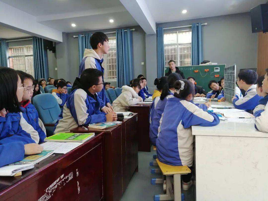 火田中学的唐诗谣老师,云阳中学的曾雪华老师,潞水中学的朱颖老师