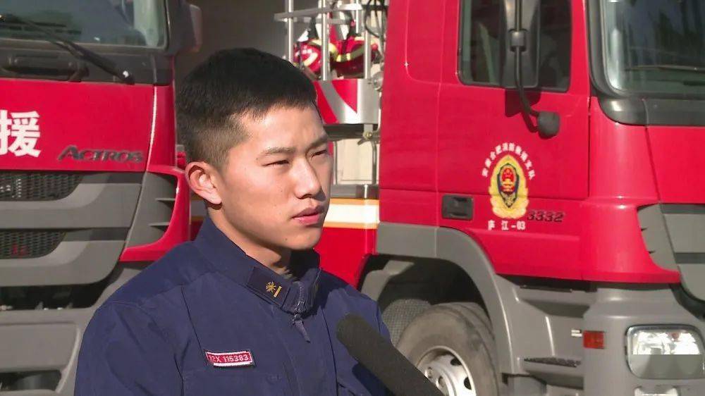 今年7月22号上午,他和战友们随教导员陈陆一起来到位于同大镇连河村的