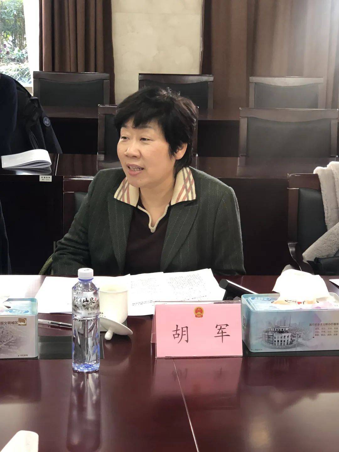 嘉兴路街道代表团召开区十六届人大八次会议会前组团会议_狄梁