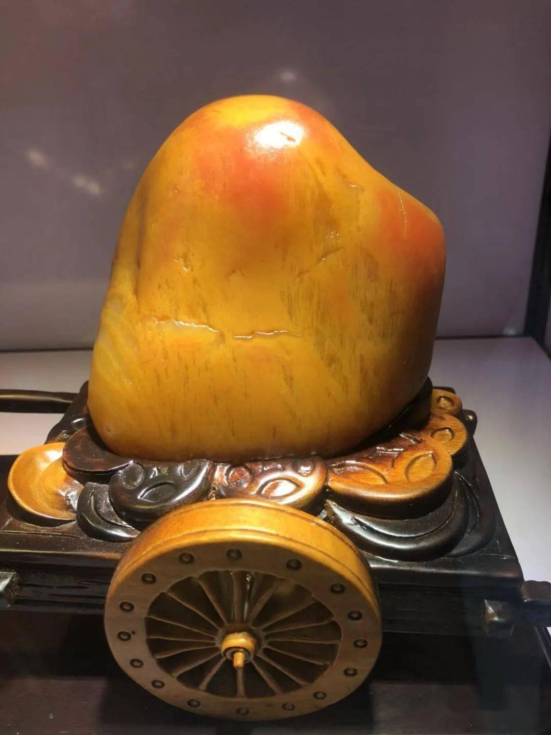 藏家举办的兰溪黄蜡石精品展在世纪联华浙江兰溪捷盛店举办,100方精品