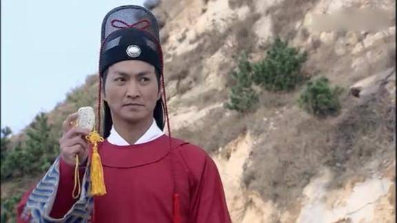 一剑勾魂勾荣遇上展昭立马让他变成一剑没魂