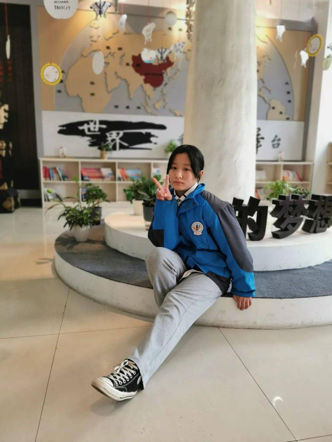 请投票给最美的ta临平一中第七届美丽学生评比活动