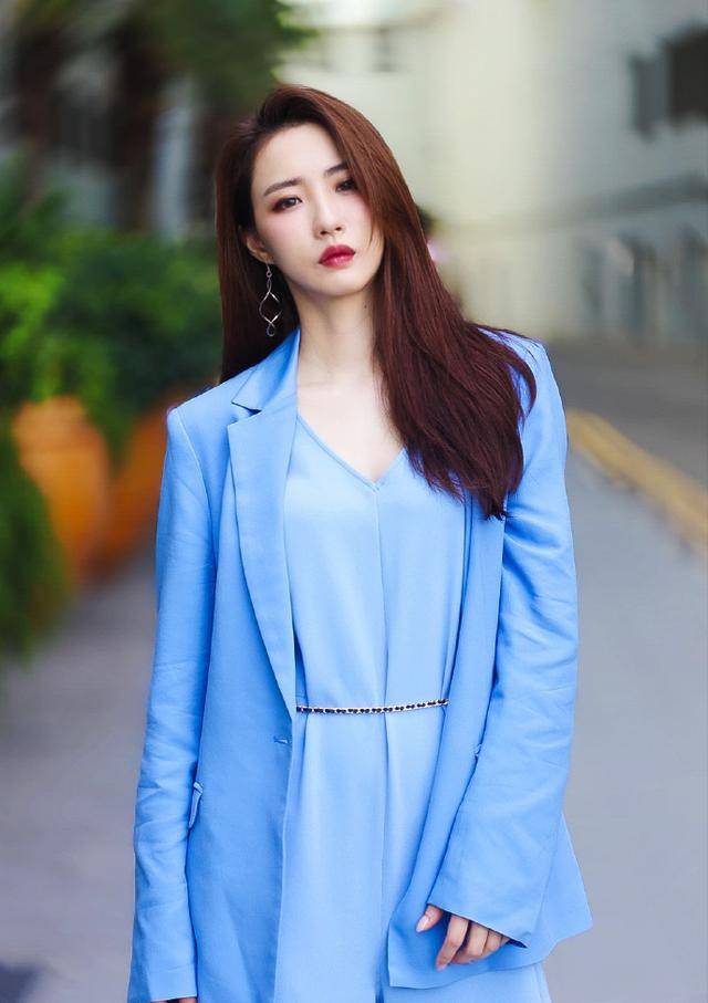 星梦一姐菊梓乔童年坎坷十三岁辍学打工养妹妹曾被男友打