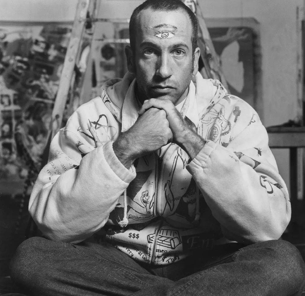 即便在当时艺术家扎堆的东村,kenny scharf 也是最显眼的存在.