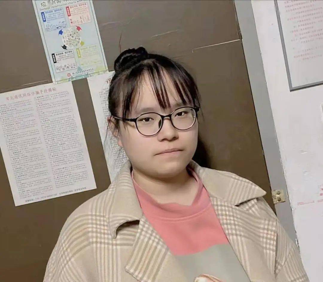 18数媒1 方晶 卫晓雯,共青团员,18数媒3成员,获得国家级别专业类奖项