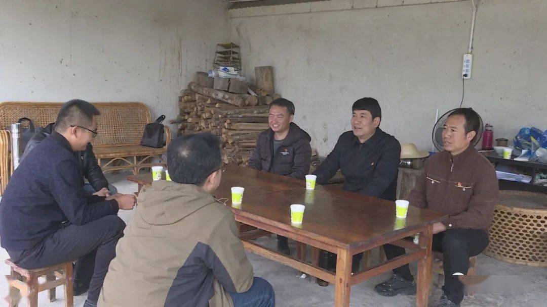 1月1日,县委书记罗景华到勐班乡实地指导村"两委"换届选举工作,县人民