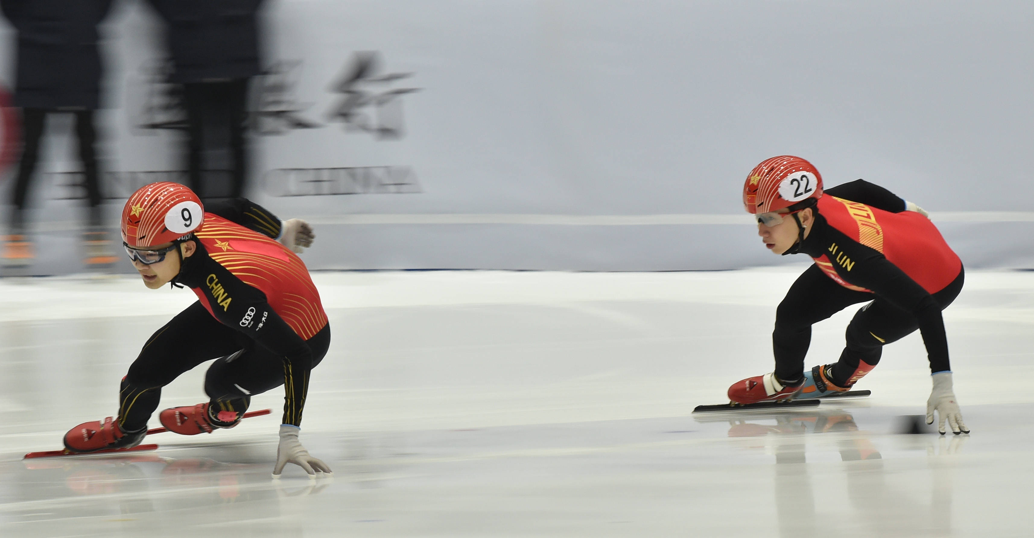 天宇短道速滑运动员图片