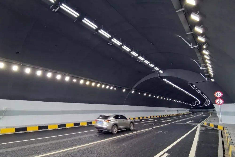 试通车了!泉州刺桐北路至市政府只要10分钟!_隧道