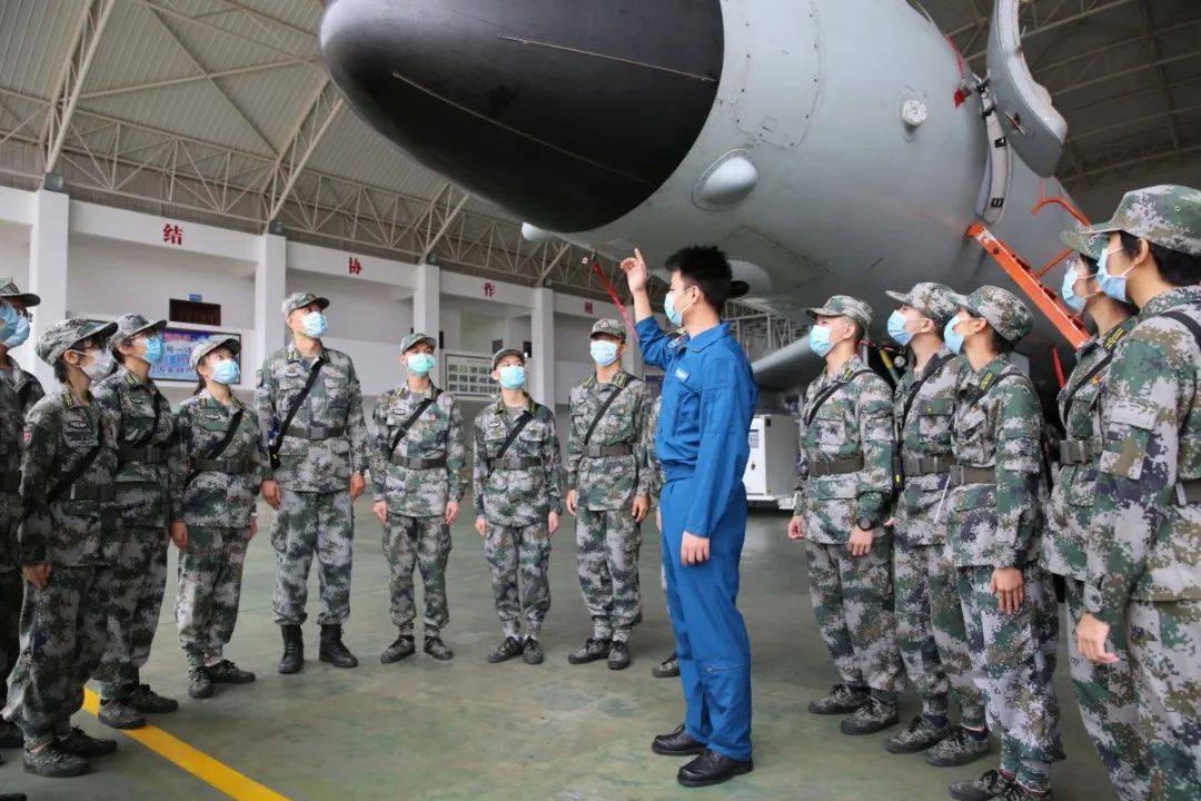 赴惠州空军某部参观赴井冈山红色研学认真聆听导游讲解英雄事迹赴空军