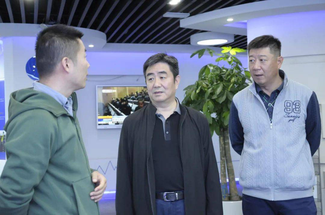 苏州市政协社法委主任金锡奇,市政协社法委委员陈震,市政协教卫体委副