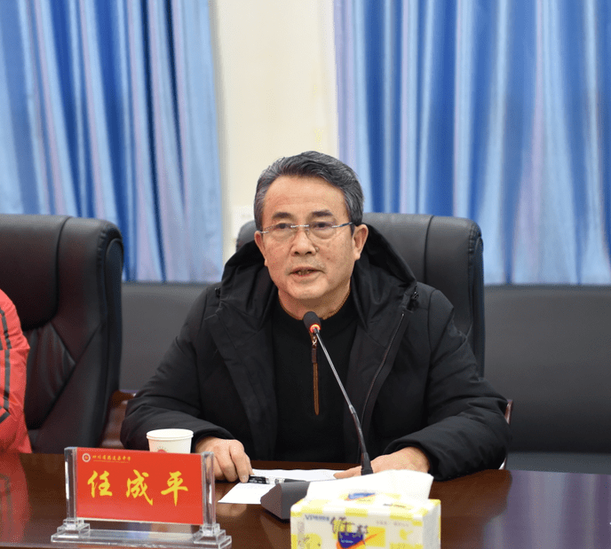 冬日暖阳温暖你我社会各界到筠连县中学开展爱心助学活动