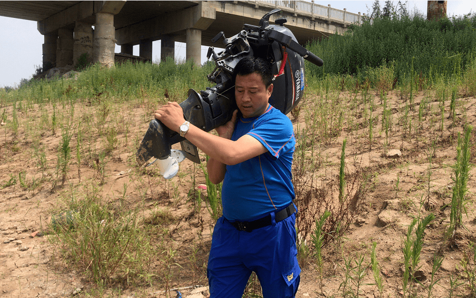 参与阜南蓝天救援队4年来,每次上级颁发荣誉,李思安