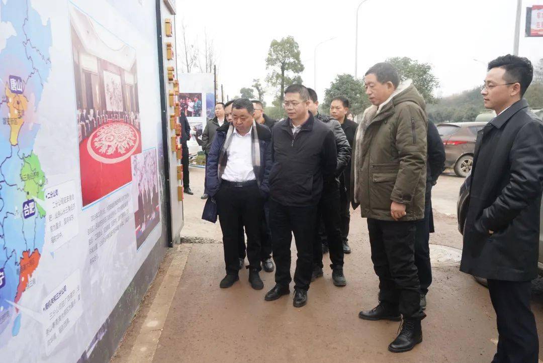 花溪农商银行党委书记,董事长吴勇一行到基层一线看望慰问干部员工