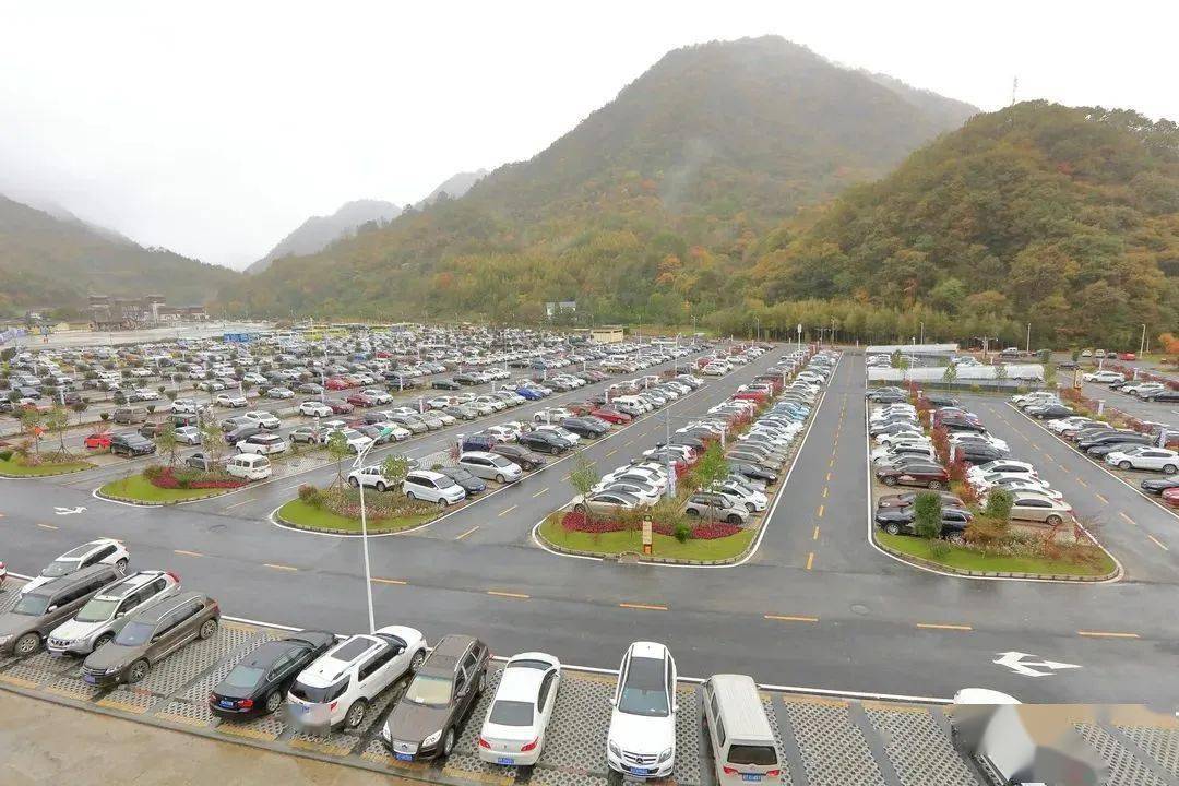 图|停车场(改造前)图|景区大门(改造后)图|景区大门(改造前)图|游客
