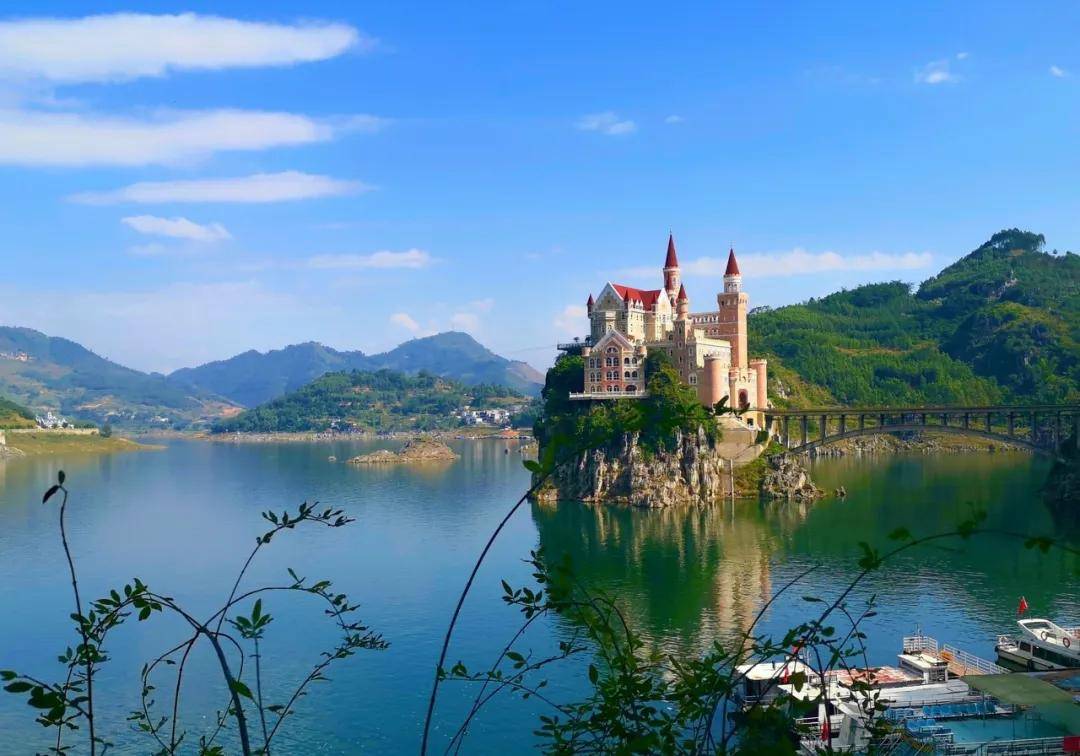 贵州兴义万峰湖的吉隆堡/图虫创意我还会去拍无锡的灵山集团.
