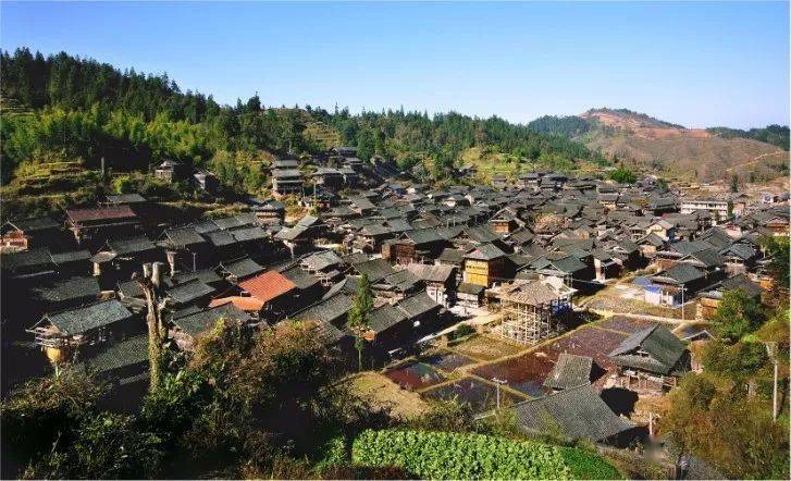 67黎平这个寨子保存有古禾仓10座,其中一座还是康熙年间的_村庄