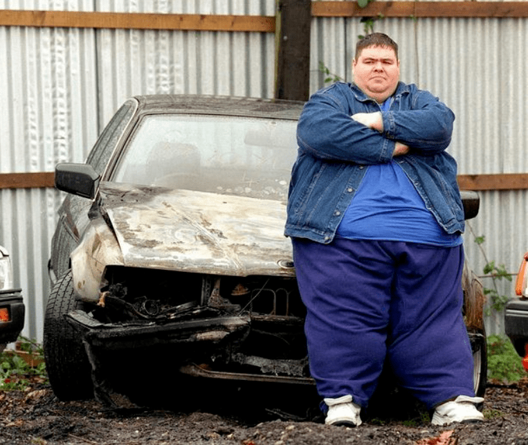 英国前第一胖男离世,每天能吃250碗饭热量,体重最重时超八百斤